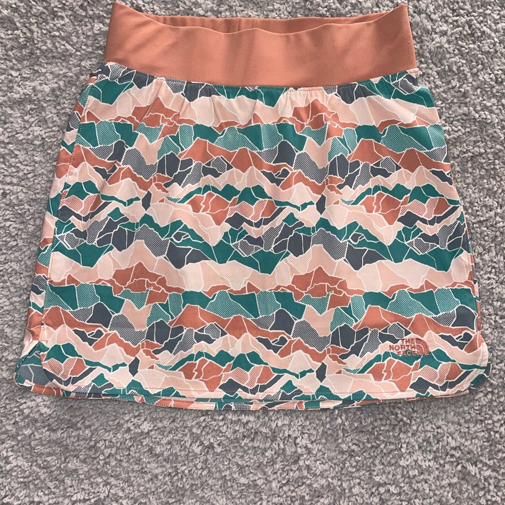 NWT The North Face Porcelain Green Mountain Camo Print Class V Skirt/Skirt Small